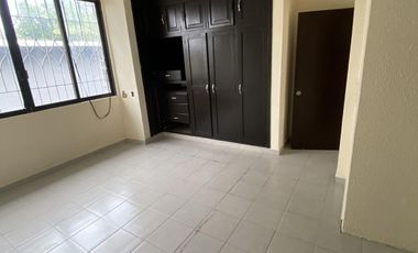 Venta de Casa de 2 niveles y 3 recámaras en Prol. Miguel Hidalgo, Col. Benito Juárez Norte, Coatzacoalcos, Ver.