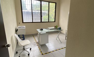 Venta de Casa de 2 niveles y 3 recámaras en Prol. Miguel Hidalgo, Col. Benito Juárez Norte, Coatzacoalcos, Ver.