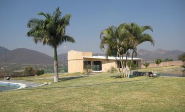 En VENTA Rancho de 7 hectáreas sobre la carretera Yautepec-Jojutla en Morelos.