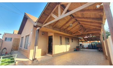 Vende casa 3D 2B con estacionamiento techado en San Felipe