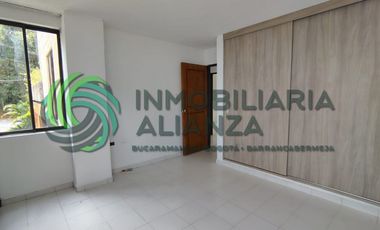 apartamento en arriendo en la floresta. Cod A17326