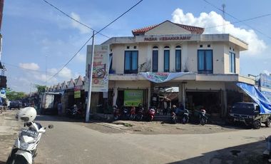 RUMAH ISLAMI 2 LANTAI DEKAT PASAR KEBAKKRAMAT DISKON 100 JUTA