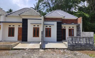 RUMAH CANTIK PALING LARIS DI TEPI JALAN RAYA SECANG