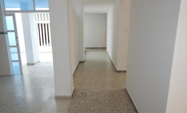 edificio en venta en el golf. Cod V86052