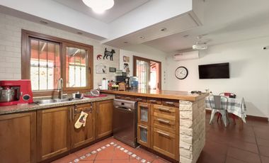 Impecable Casa En Venta En Santa Rita, San Isidro