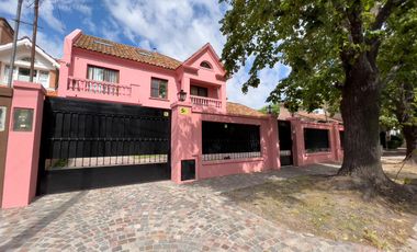 Impecable Casa En Venta En Santa Rita, San Isidro