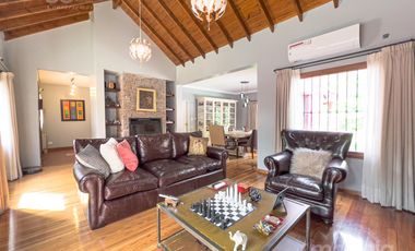 Impecable Casa En Venta En Santa Rita, San Isidro