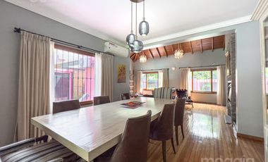 Impecable Casa En Venta En Santa Rita, San Isidro