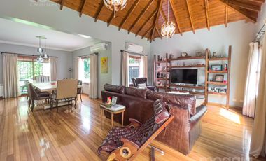 Impecable Casa En Venta En Santa Rita, San Isidro