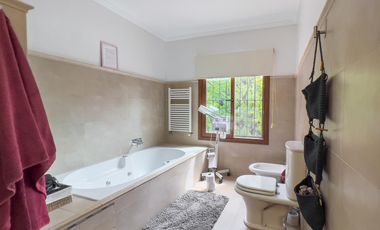 Impecable Casa En Venta En Santa Rita, San Isidro