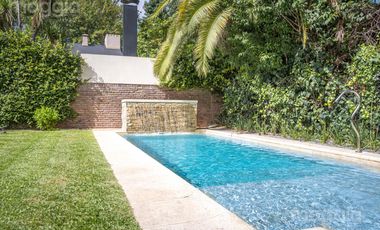 Impecable Casa En Venta En Santa Rita, San Isidro