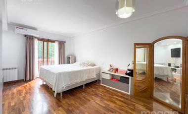 Impecable Casa En Venta En Santa Rita, San Isidro