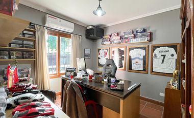 Impecable Casa En Venta En Santa Rita, San Isidro