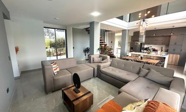 VENTA CASA EN RUITOQUE CERCA AL PARQUE NTERNACIONAL DEL PARAPENTE. Cod V9401