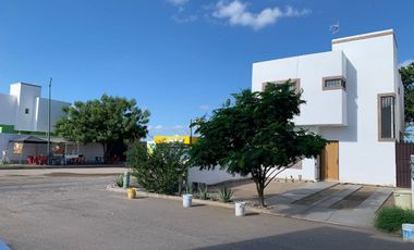 Casa Arbolares En Esquina.