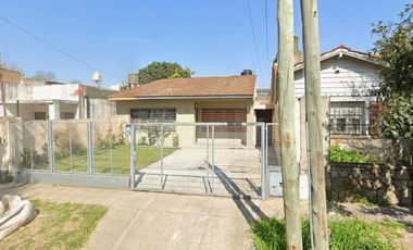 Casa con Departamento en venta en Quilmes Oeste