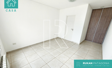 #AlquilerRUKAN | Casa 3 Habitaciones | Barrio VISTA HERMOSA | Calle MILSTEIN | Caleta Olivia.-