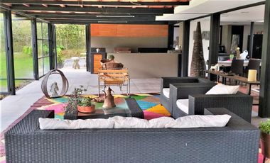 PR12524 CASA A LA VENTA EN SECTOR DE LA LOMA DEL ESCOBERO, ENVIGADO