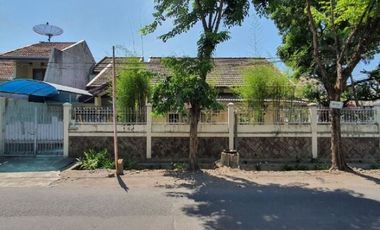 Rumah disewakan di Sukolilo, Surabaya