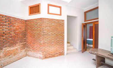 Rumah 5 Kamar Tidur Hadap Timur 9 menit ke Gerbang Tol Brigif J-44036
