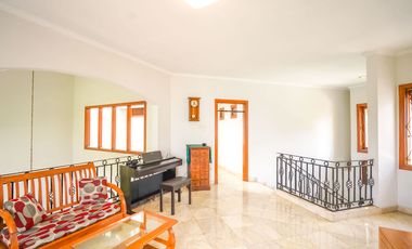 Rumah 5 Kamar Tidur Hadap Timur 9 menit ke Gerbang Tol Brigif J-44036