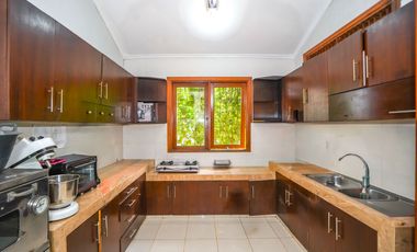 Rumah 5 Kamar Tidur Hadap Timur 9 menit ke Gerbang Tol Brigif J-44036