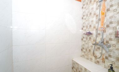 Rumah 5 Kamar Tidur Hadap Timur 9 menit ke Gerbang Tol Brigif J-44036