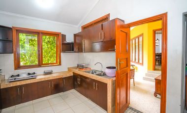 Rumah 5 Kamar Tidur Hadap Timur 9 menit ke Gerbang Tol Brigif J-44036