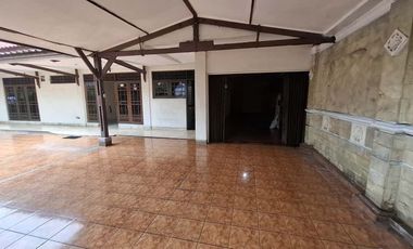Rumah Hoek Premium di Tebet Barat - LT 570 m², Jalan 2 Arah 2 Mobil, Cocok Hunian & Usaha Kuliner