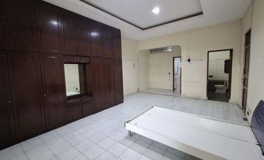 Rumah Hoek Premium di Tebet Barat - LT 570 m², Jalan 2 Arah 2 Mobil, Cocok Hunian & Usaha Kuliner