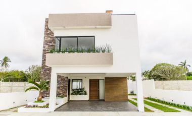 Casa Nueva Venta conjunto con palapa, alberca y acceso al rio en Playa de Vacas
