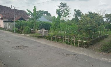 Tanah murah strategis pinggir jalan di Purwomartani