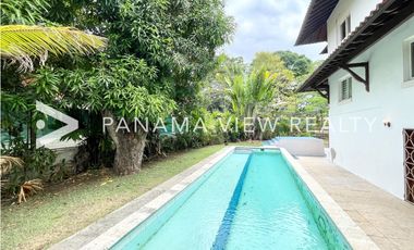 CASA RENOVADA / ALBROOK / VENTA