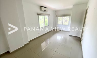 CASA RENOVADA / ALBROOK / VENTA