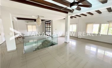 CASA RENOVADA / ALBROOK / VENTA