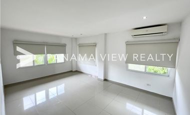 CASA RENOVADA / ALBROOK / VENTA