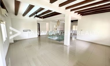 CASA RENOVADA / ALBROOK / VENTA