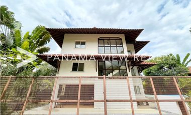 CASA RENOVADA / ALBROOK / VENTA