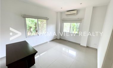 CASA RENOVADA / ALBROOK / VENTA