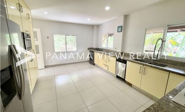 CASA RENOVADA / ALBROOK / VENTA