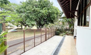 CASA RENOVADA / ALBROOK / VENTA