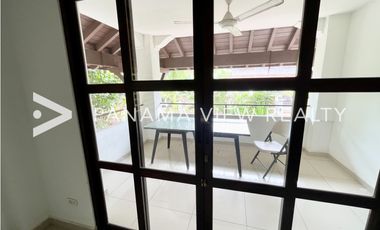 CASA RENOVADA / ALBROOK / VENTA