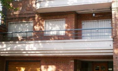 Departamento en Venta de 4 ambientes con 2 cocheras propias.