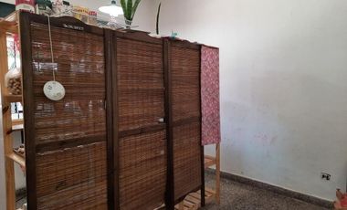 VENTA DE CASA CON SALIDA A 2 CALLES.