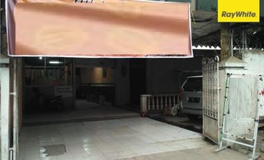 Dijual Rumah Strategis Lokasi di Jl. Gubeng Masjid, Surabaya