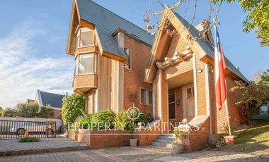 Casa en Bosques de Montemar . Grandes espacios y precioso jardín