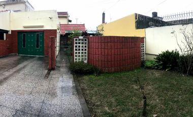 VENA CASA 4 AMBIENTES COCHERA QUINCHO Y PARQUE