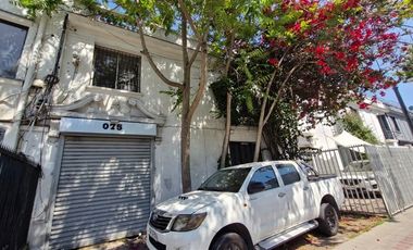 Casa en venta de 3D/4B sala estar Bellavista - Providencia