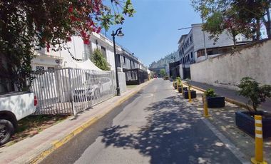 Casa en venta de 3D/4B sala estar Bellavista - Providencia