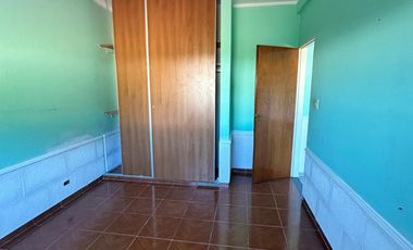 ALQUILER - DEPARTAMENTO 2 AMBIENTES CON PATIO AMPLIO Y LAVADERO